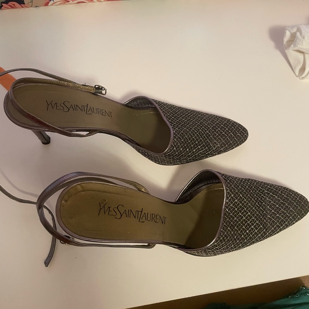 Yves Saint Laurent Black Heel Pumps
